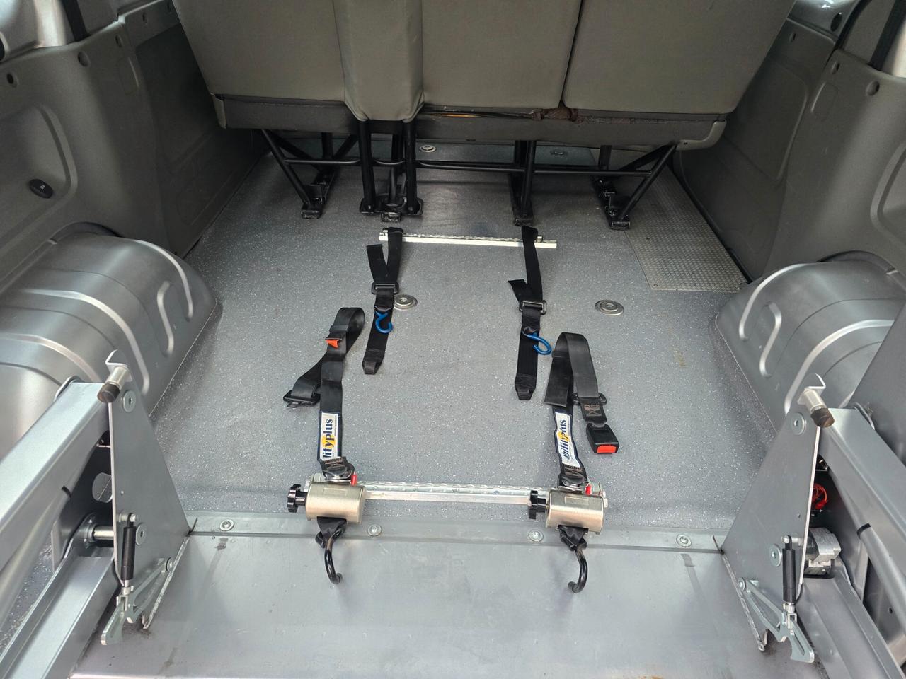 Nissan Primastar C29 6 Posti - Con Sollevatore Idraulico