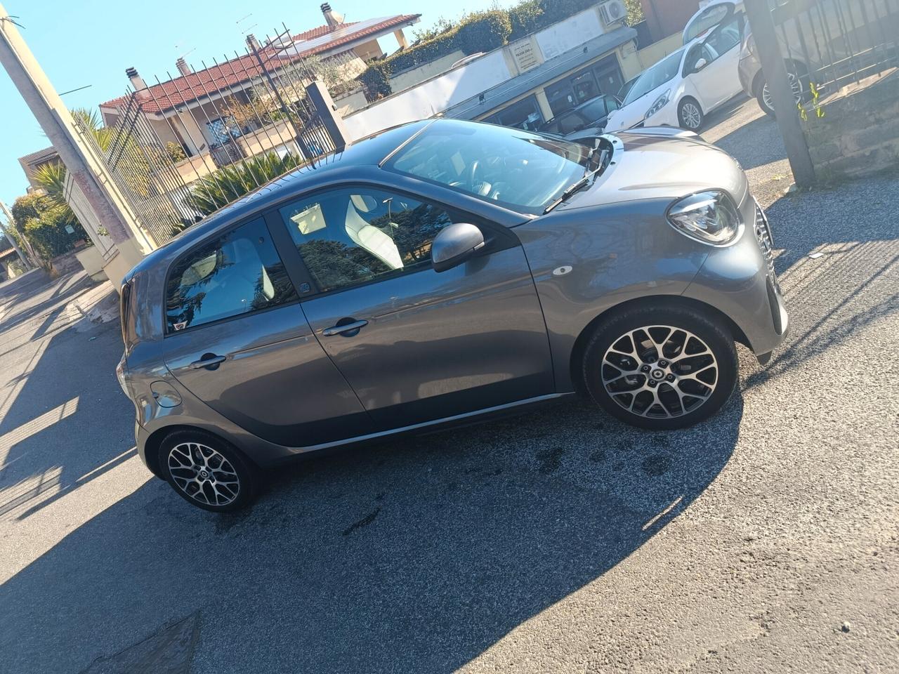 Smart ForFour EQ Pulse