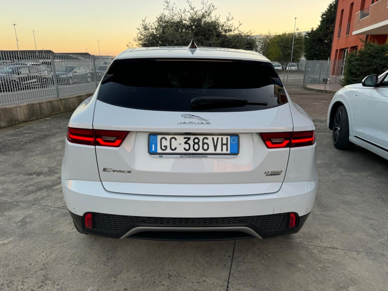 Jaguar Epace autocarro