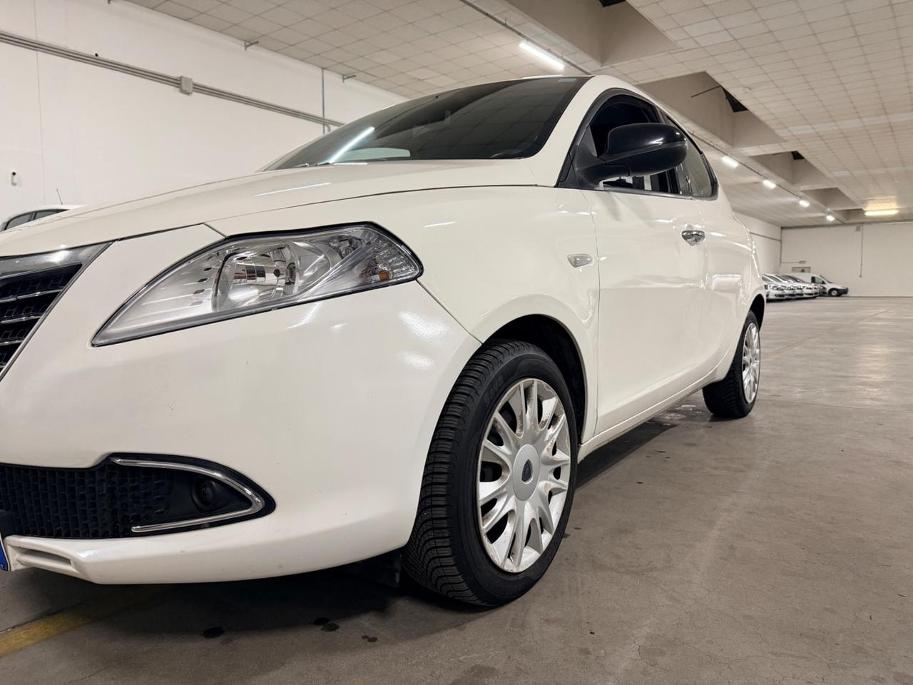 Lancia Ypsilon 1.2 69 CV 5 porte S&S Platinum