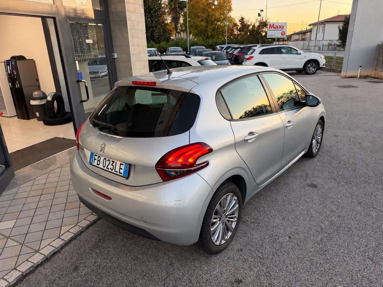 Peugeot 208 1.2 Benzina Neopatentati