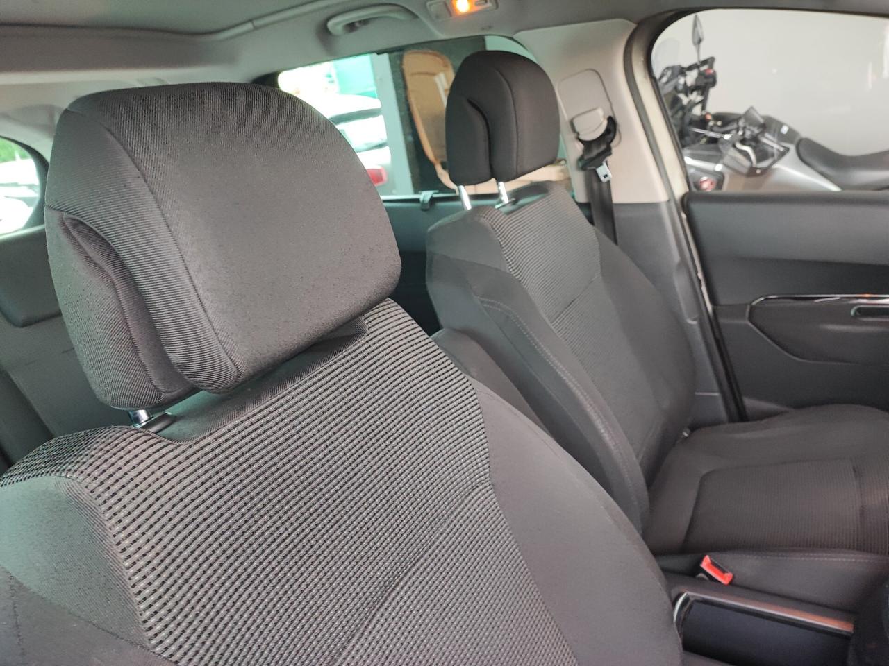 Peugeot 5008 2.0 HDi 150CV Active