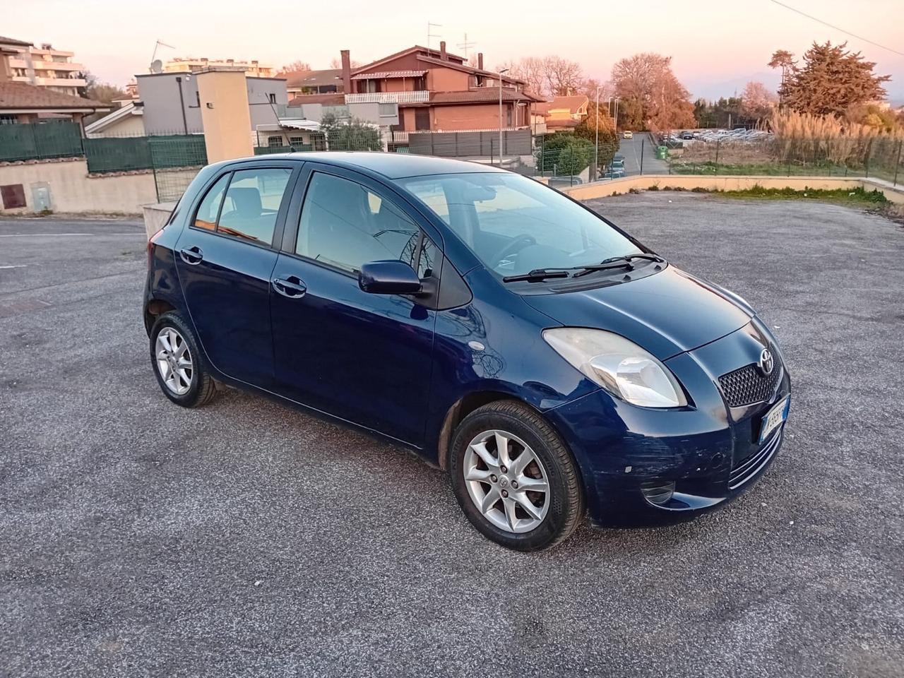 Toyota Yaris 1.0 5 porte