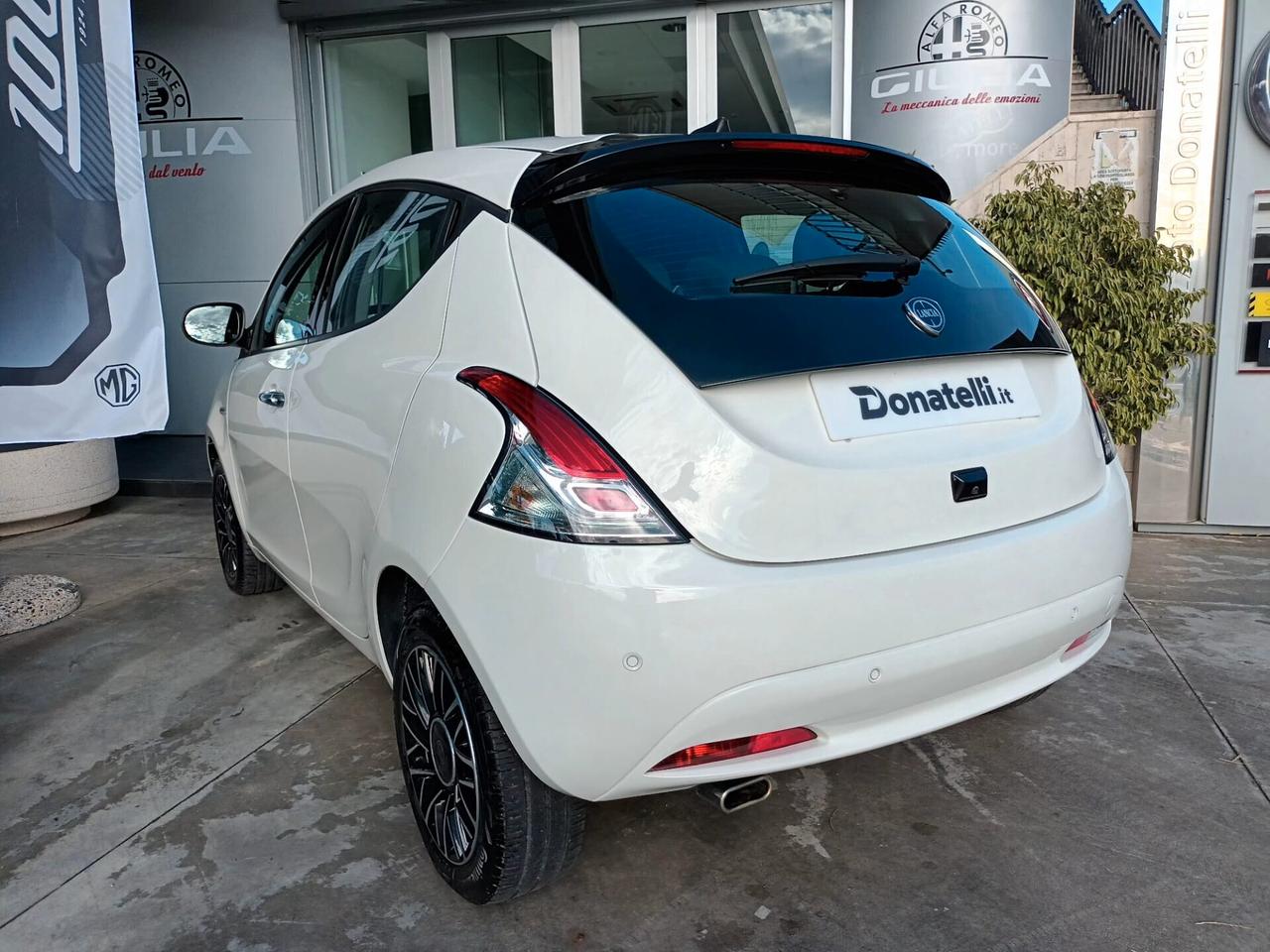 Lancia Ypsilon 1.0 PLATINO Hybrid 70 CV