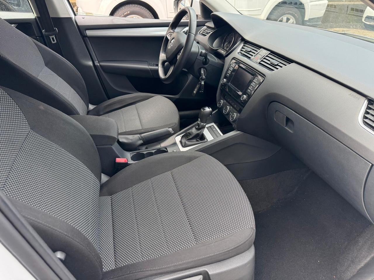 Skoda Octavia 1.6 TDI CR 105 CV DSG Elegance*EURO5B*NAVI