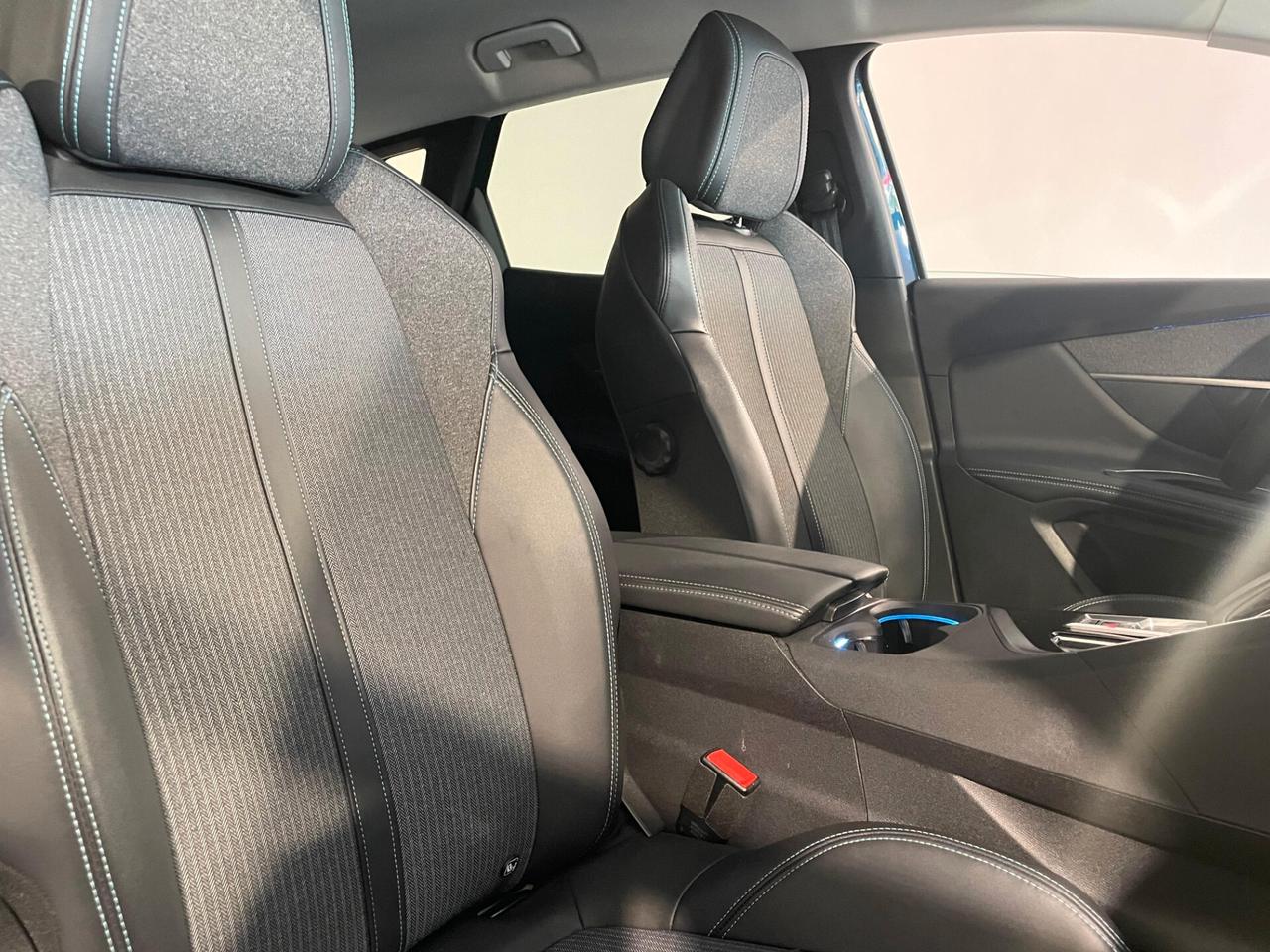 Peugeot 3008 Hybrid 225 e-EAT8 Allure IVA ESPOSTA