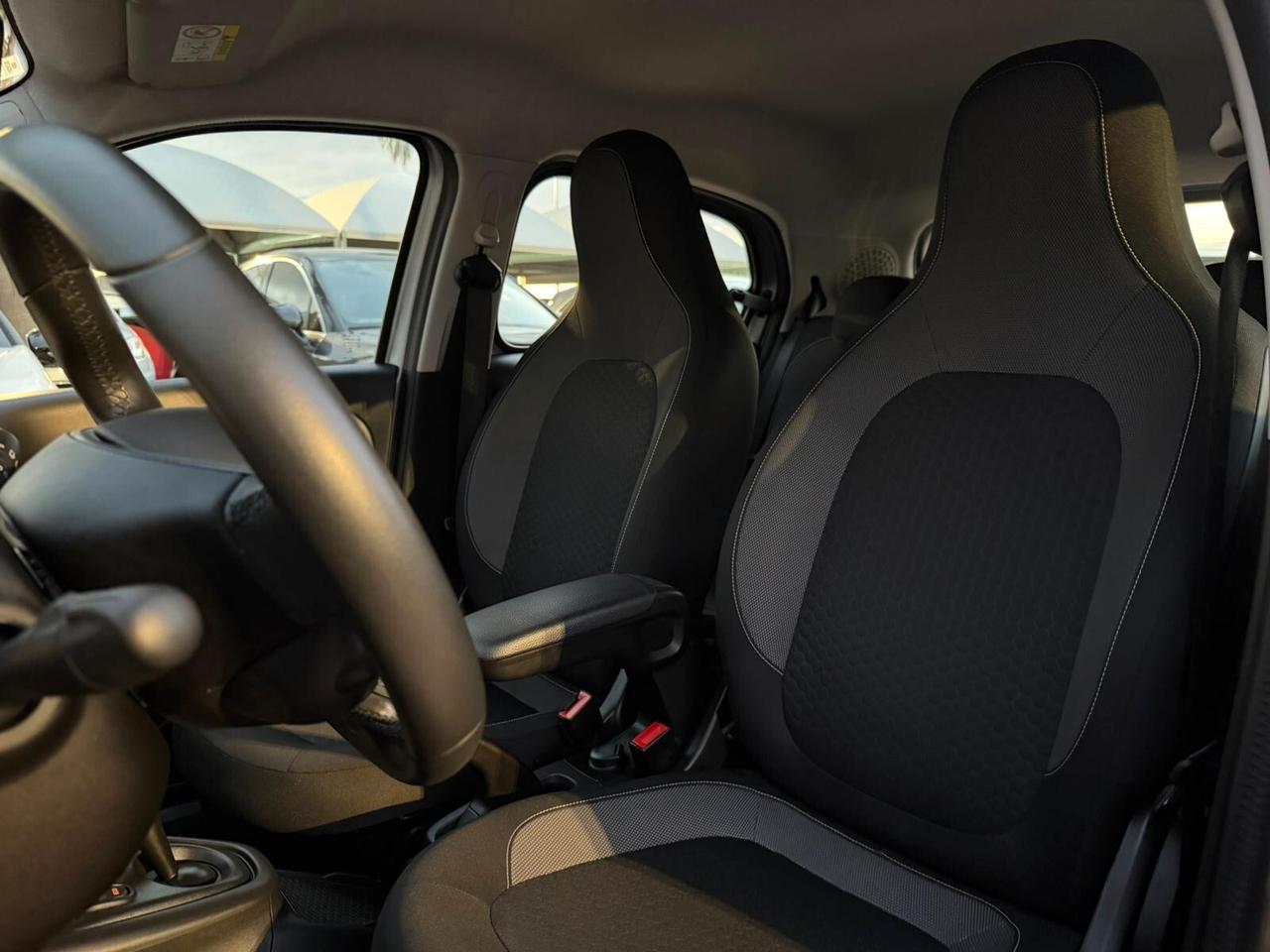 Smart ForFour EQ Pulse