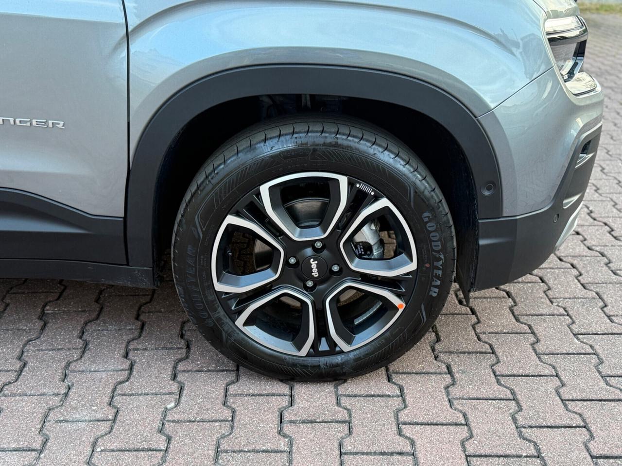 Jeep Avenger 1.2 e-Hybrid 110 cv MHEV Summit