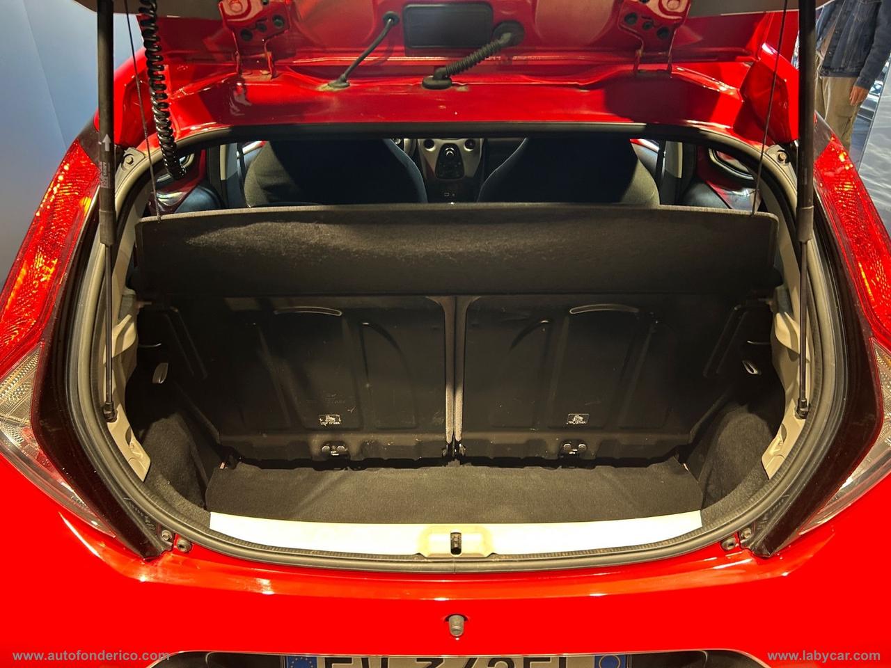 TOYOTA Aygo 1.0 VVT-i 72 CV 5p. x-clusiv