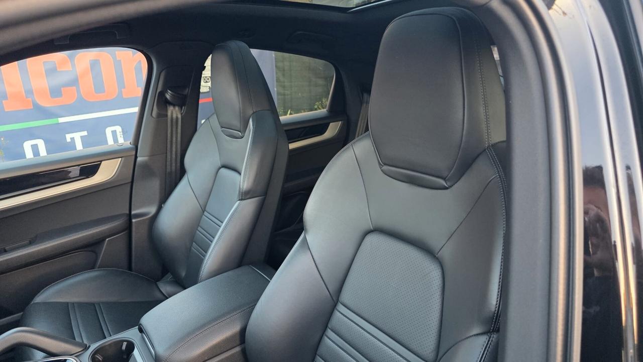 Porsche Cayenne Coupé 3 schermi Full