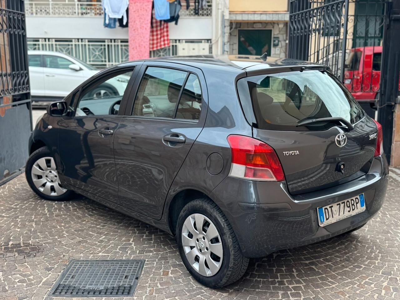 Toyota Yaris 1.0 5 porte Sol