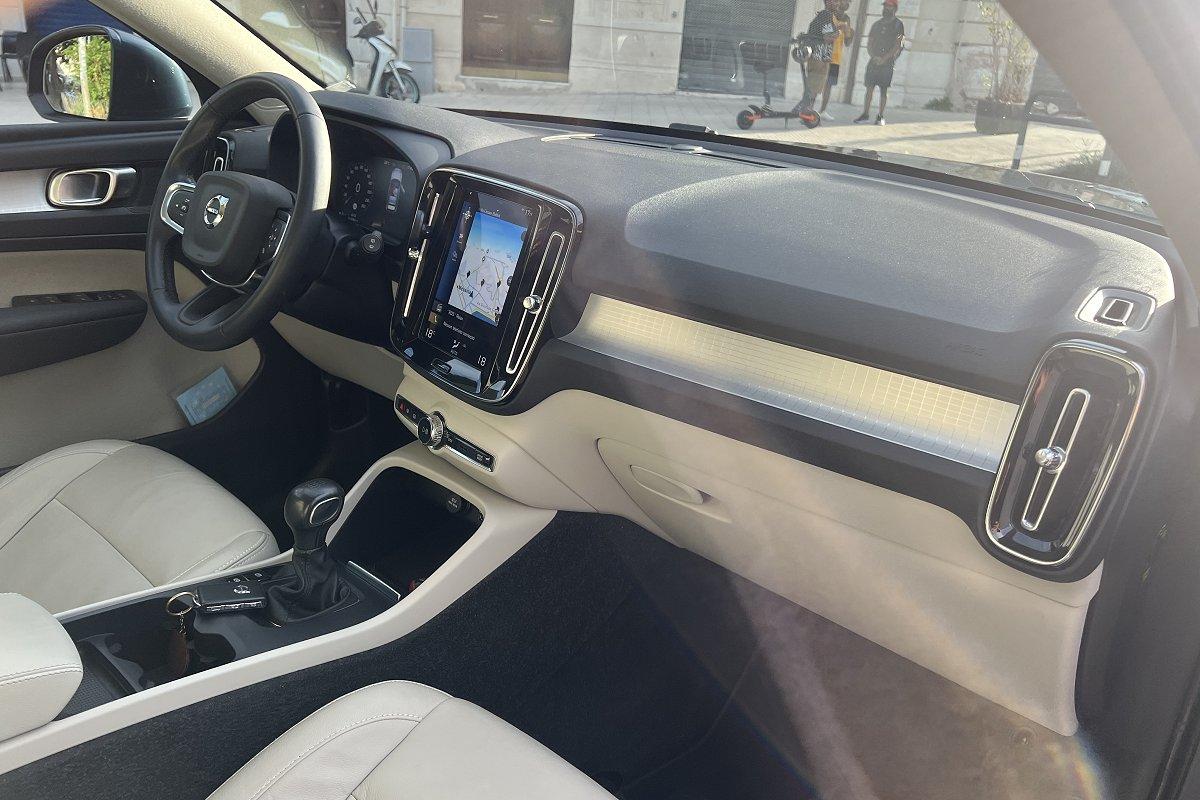 VOLVO XC40 T3 Momentum Core