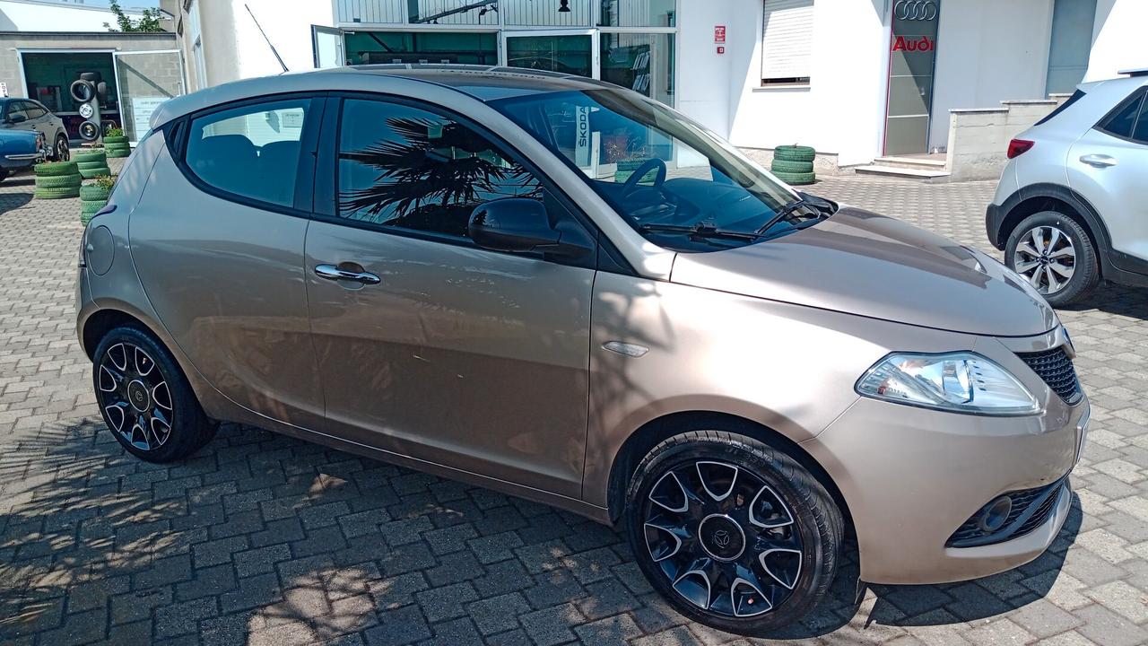 Lancia Ypsilon 1.2 69 CV 5 porte Gold
