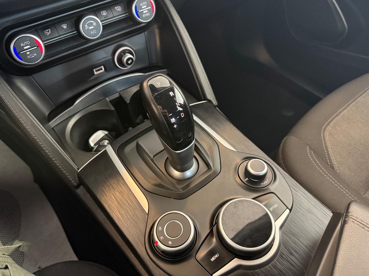Alfa Romeo Stelvio 2.2 Turbodiesel 180 CV AT8 RWD Business