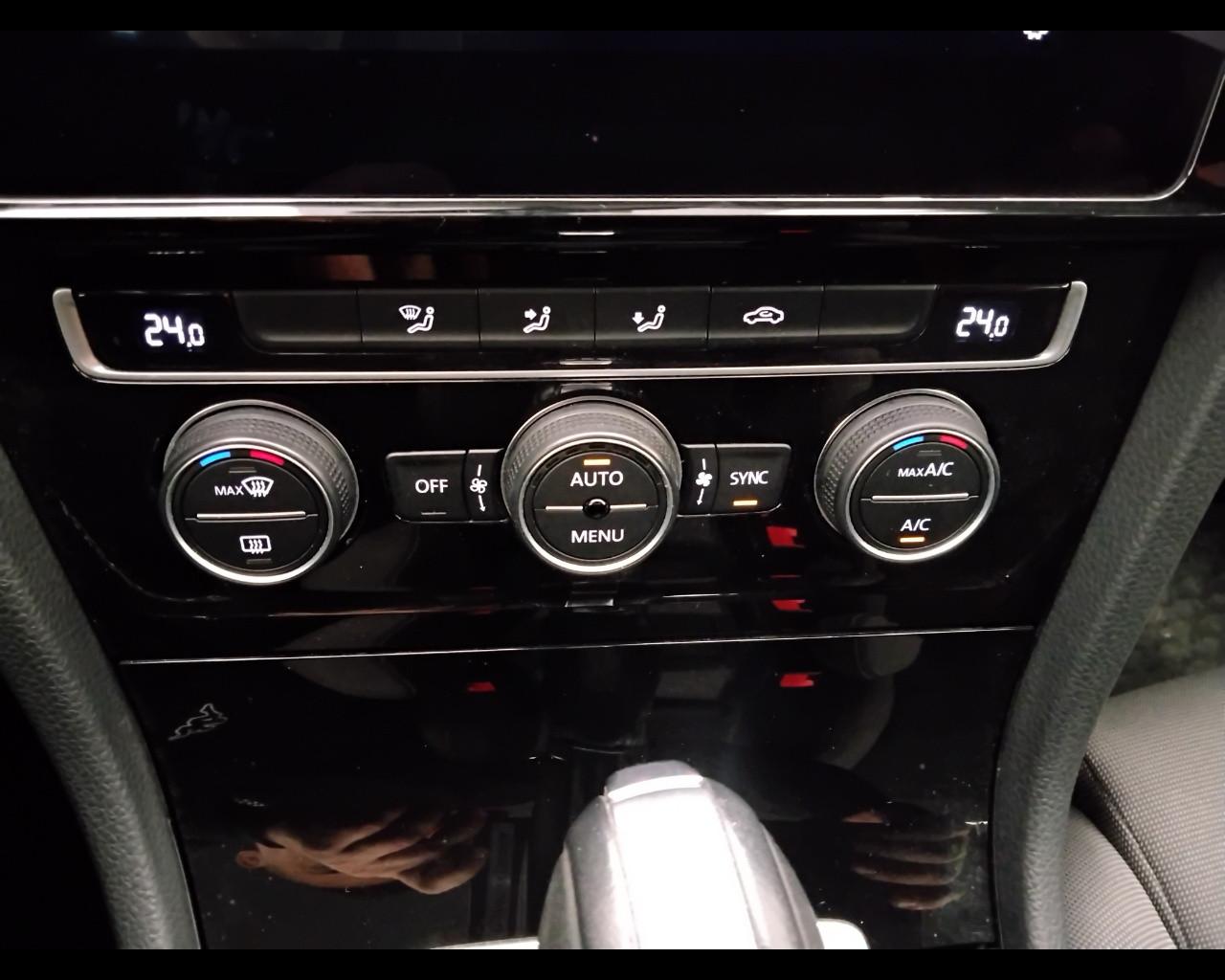 VOLKSWAGEN Golf VII 2017 5p - Golf 5p 1.5 tsi Executive 130cv dsg