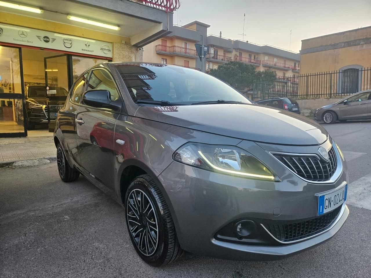 Lancia Ypsilon 1.0 Firefly Hybrid S&S GOLD 70CV