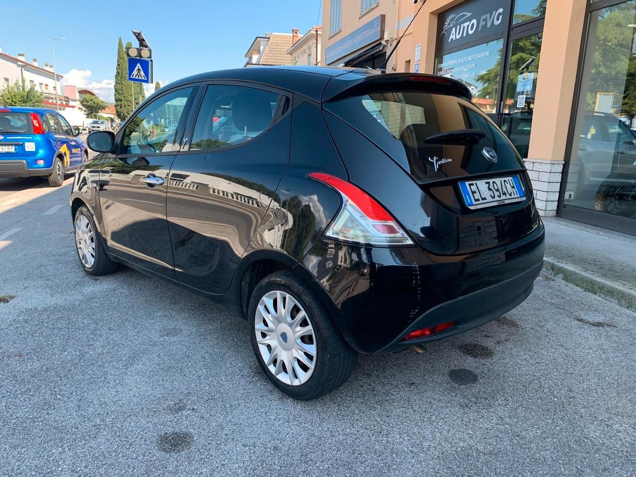 Lancia Ypsilon 1.2 69 CV S&S Silver Neopat.