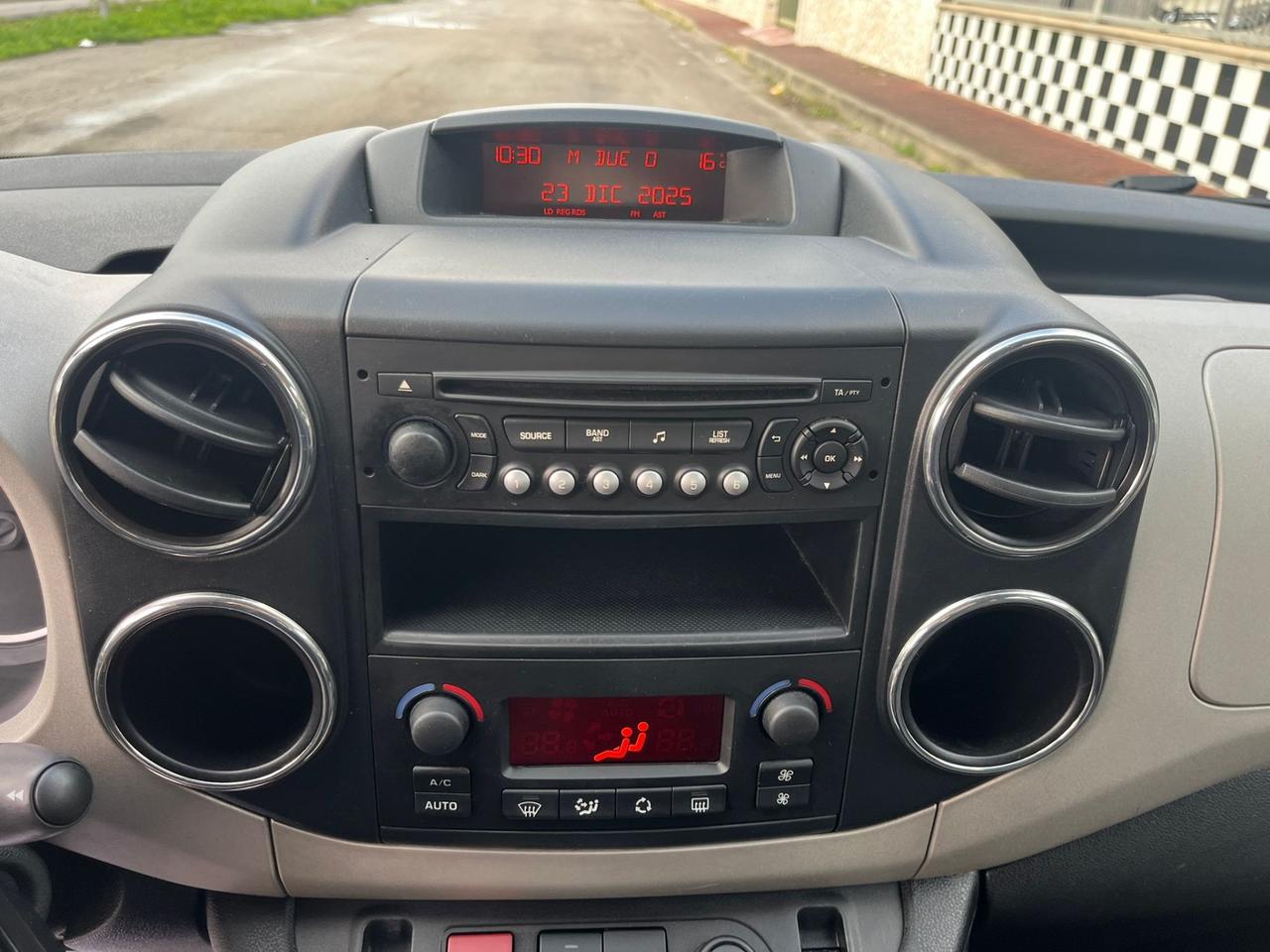 Peugeot Partner 1.6 HDi 115CV Outdoor Unipro 2013