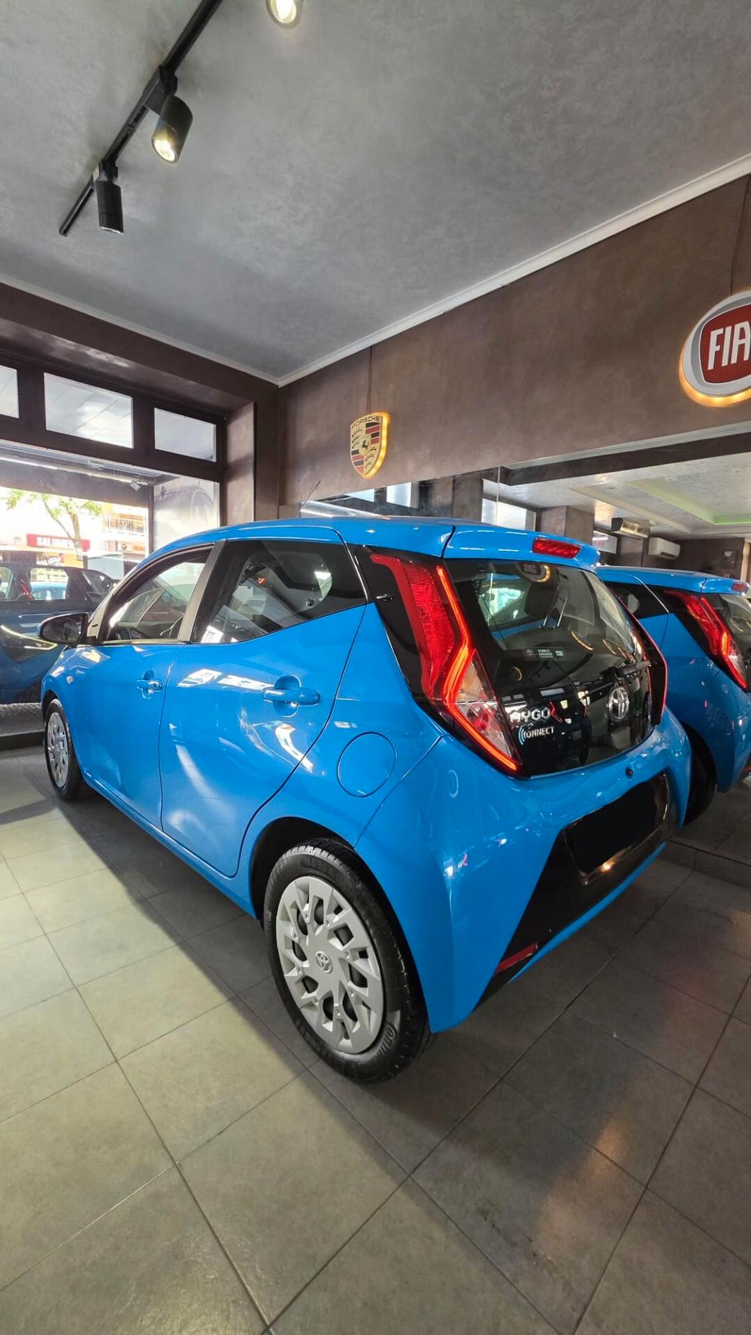 Toyota Aygo Connect 1.0 VVT-i 72 CV 5 porte x-clusiv