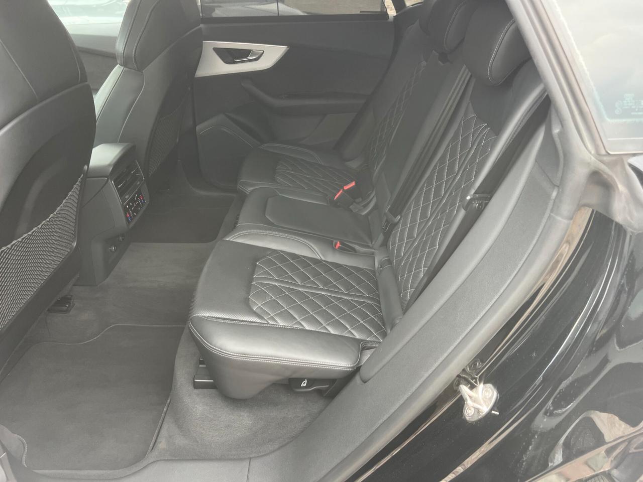 Audi Q8 55 TFSI e quattro tiptronic Sport