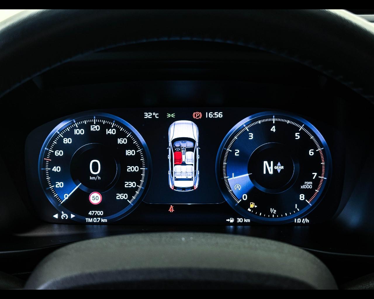 VOLVO - XC40 T3 Momentum Pro