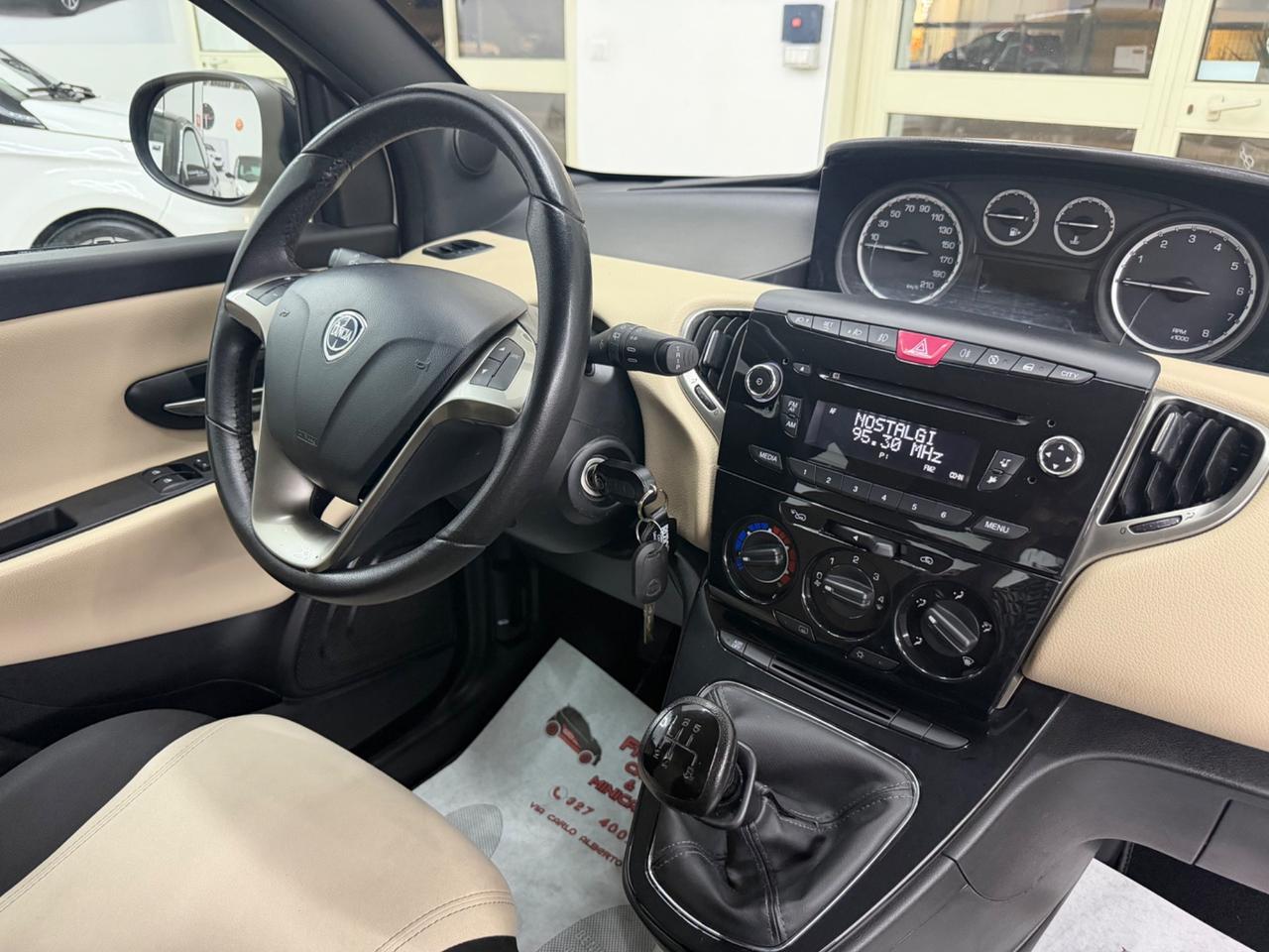 Lancia Ypsilon 1.2 69Cv