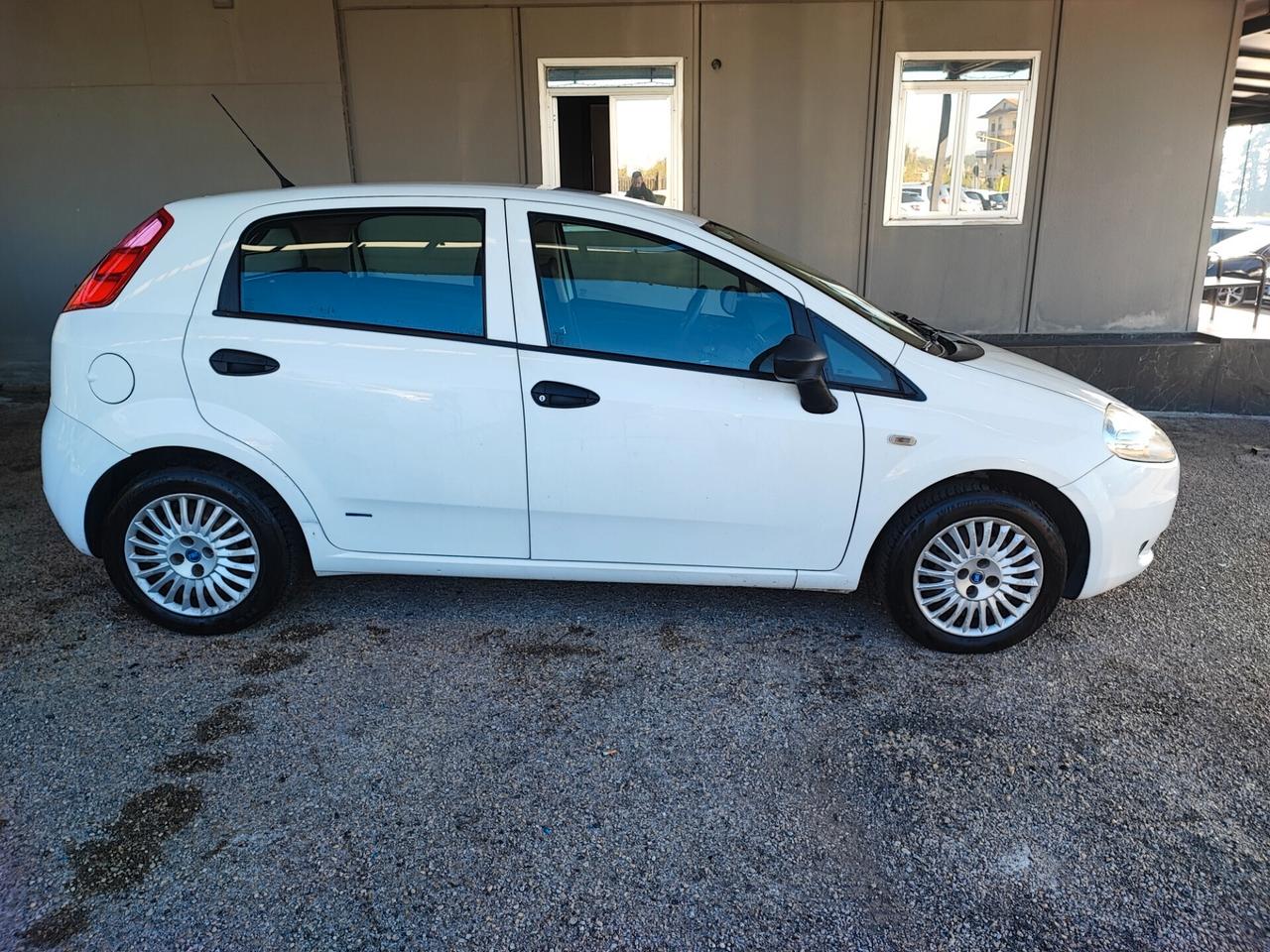 Fiat Punto 1.3 MJT 16V 5p. 4p.ti Active Van AUTOCARRO