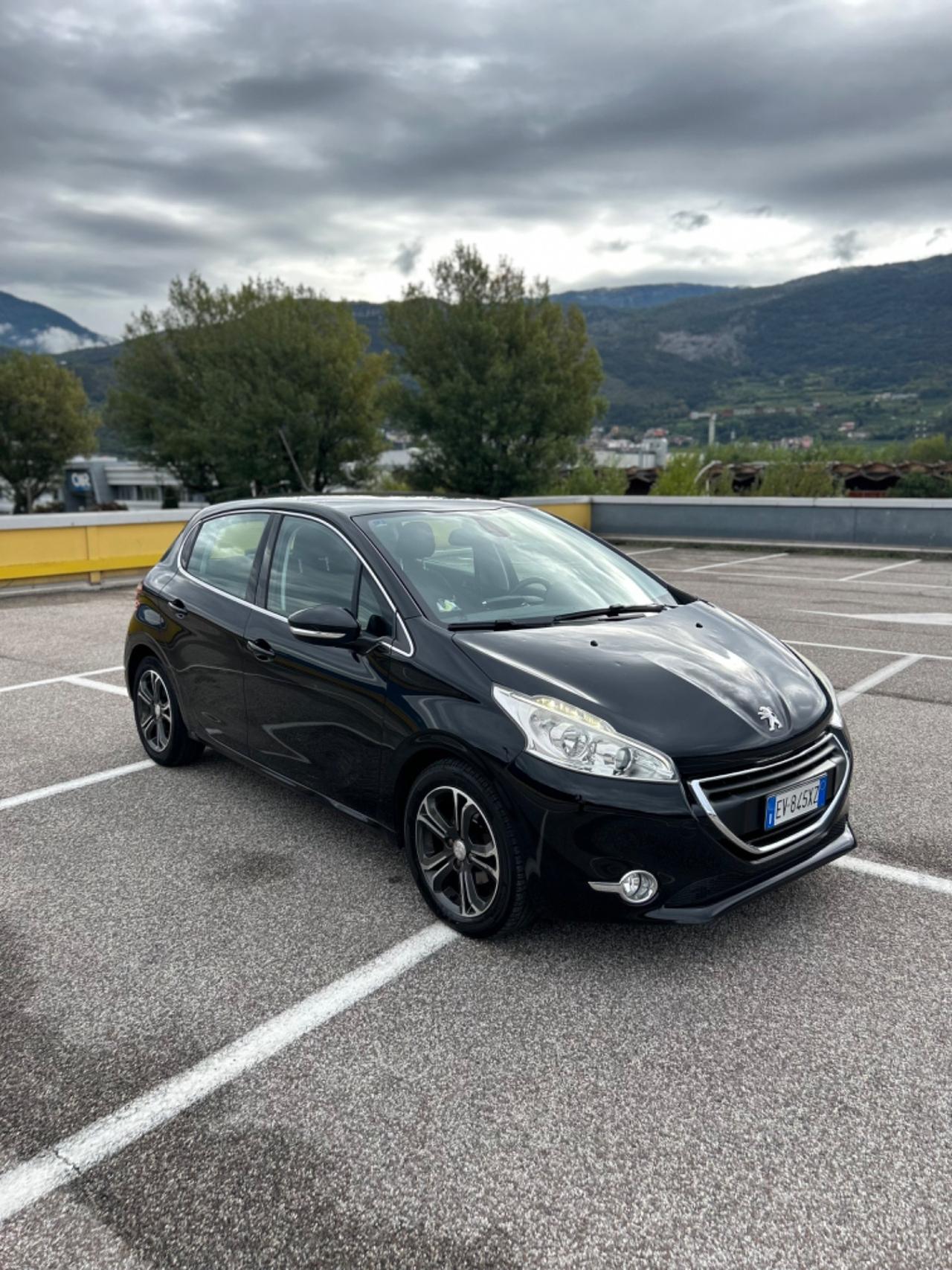 Peugeot 208 1.4 HDi 68 CV Active Neopatentati