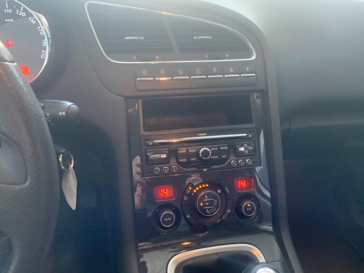 Peugeot 5008 2.0 HDi 150CV Féline