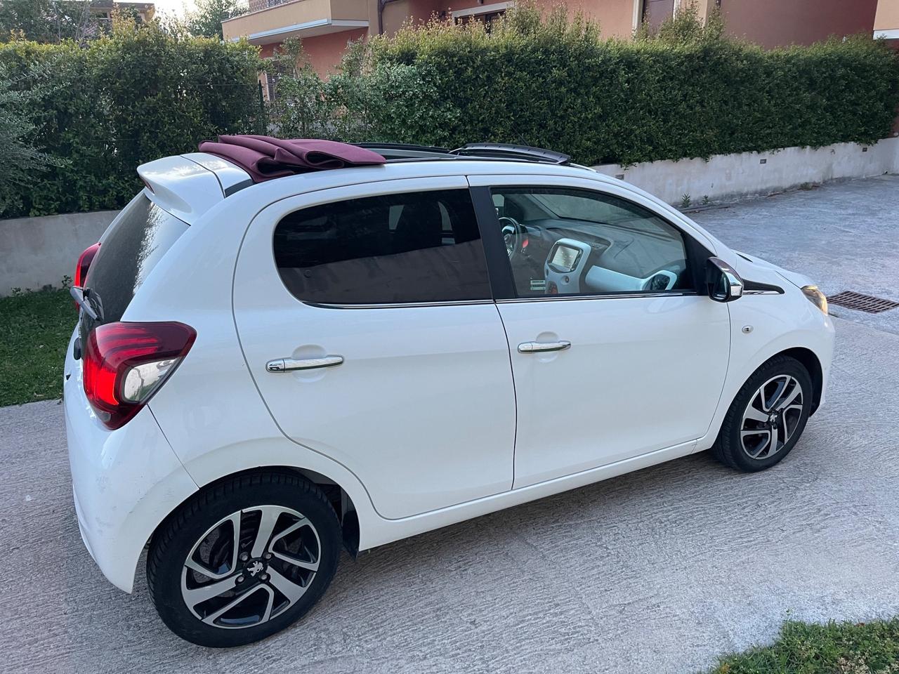 Peugeot 108 PureTech 82 5 porte Allure