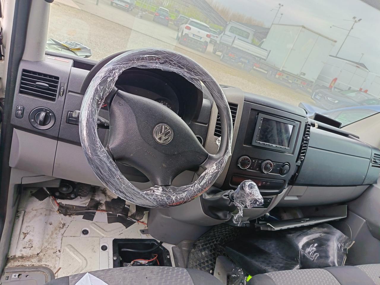 Volkswagen crafter 50 con pedana montacarichi