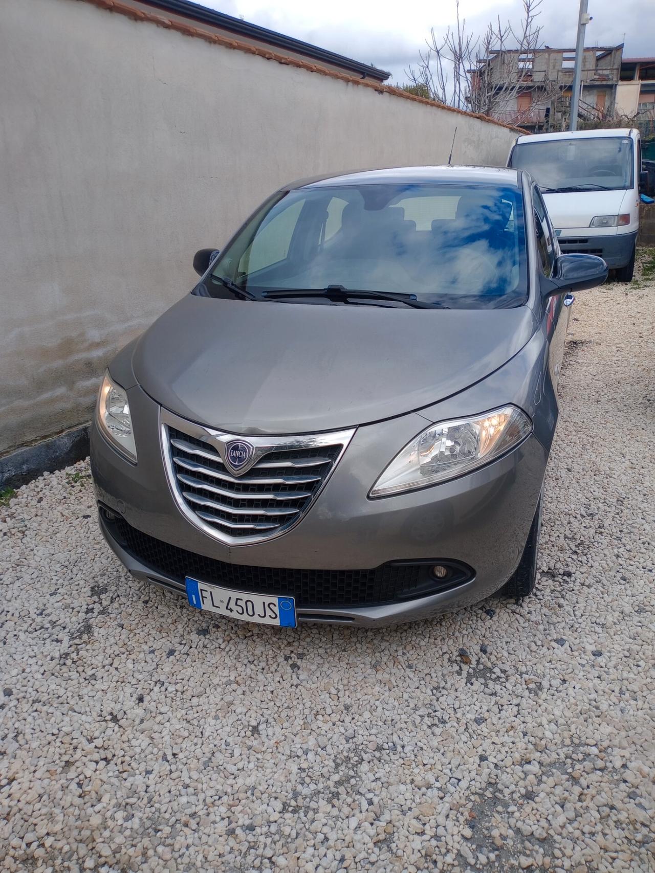 Lancia Ypsilon 1.2 69 CV 5 porte GPL Ecochic Silver