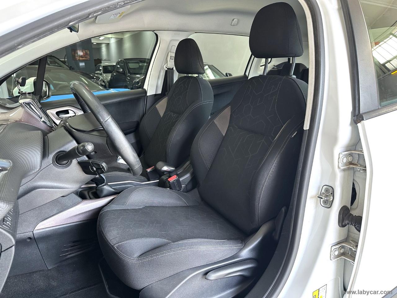 PEUGEOT 2008 PureTech 82 Active TAGL CERT*UNIPRO