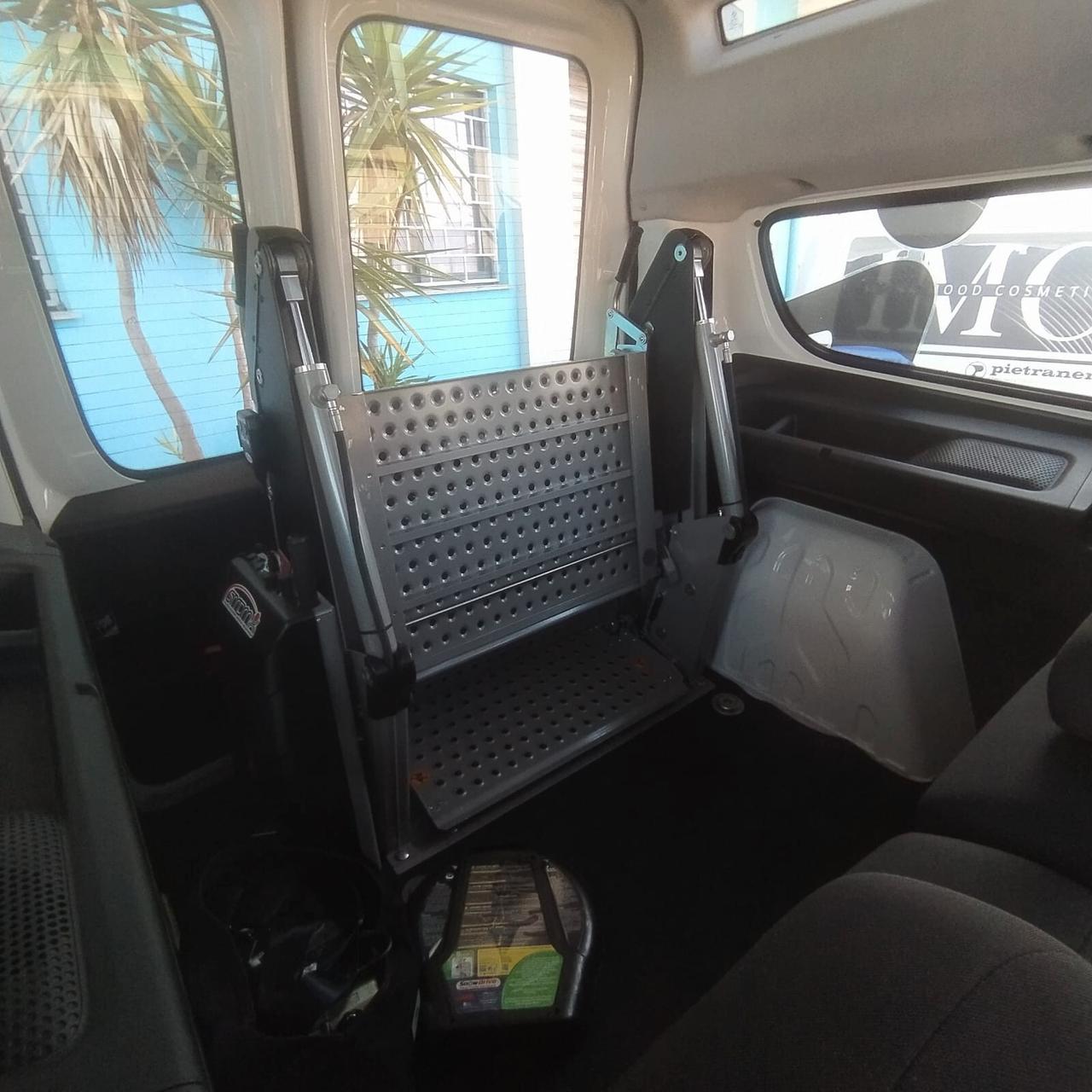 FIAT DOBLO' XL 1.6MJT - MEZZO PER TRASPORTO DISABILI - CON PEDANA ELETTRONICA POSTERIORE
