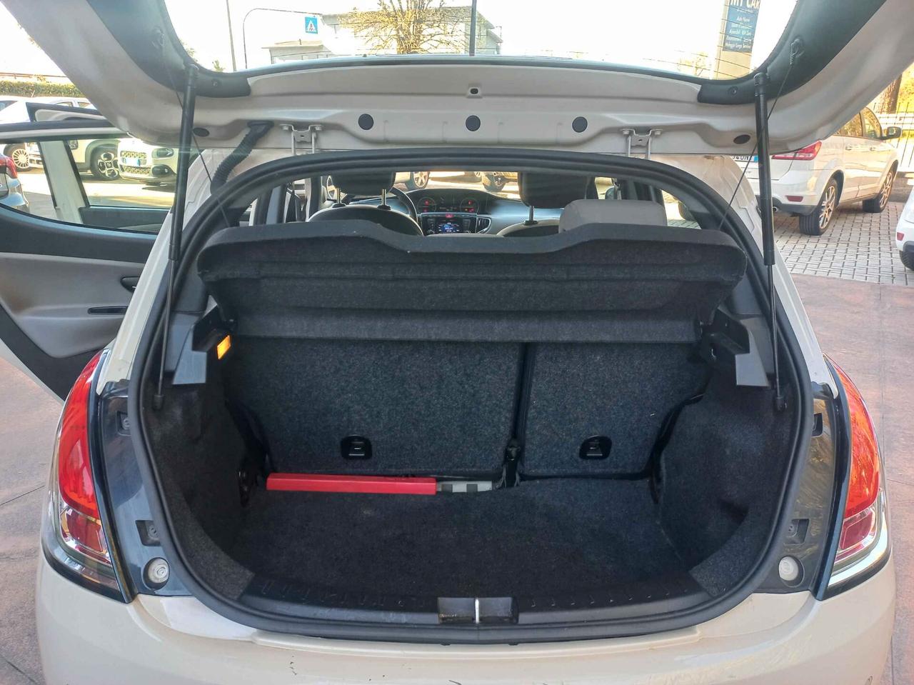 Lancia Ypsilon 1.2 69 CV 5 porte Silver opening edition