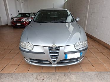 Alfa Romeo 147 1.6i 16V Twin Spark cat 3p. Distinctive