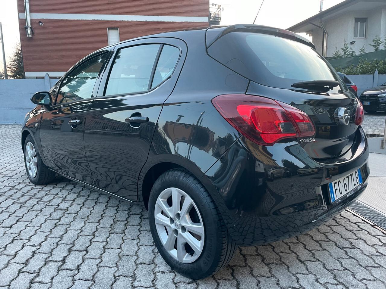 Opel Corsa 1.2 5 porte n-Joy IDONEA NEOPATENTATI