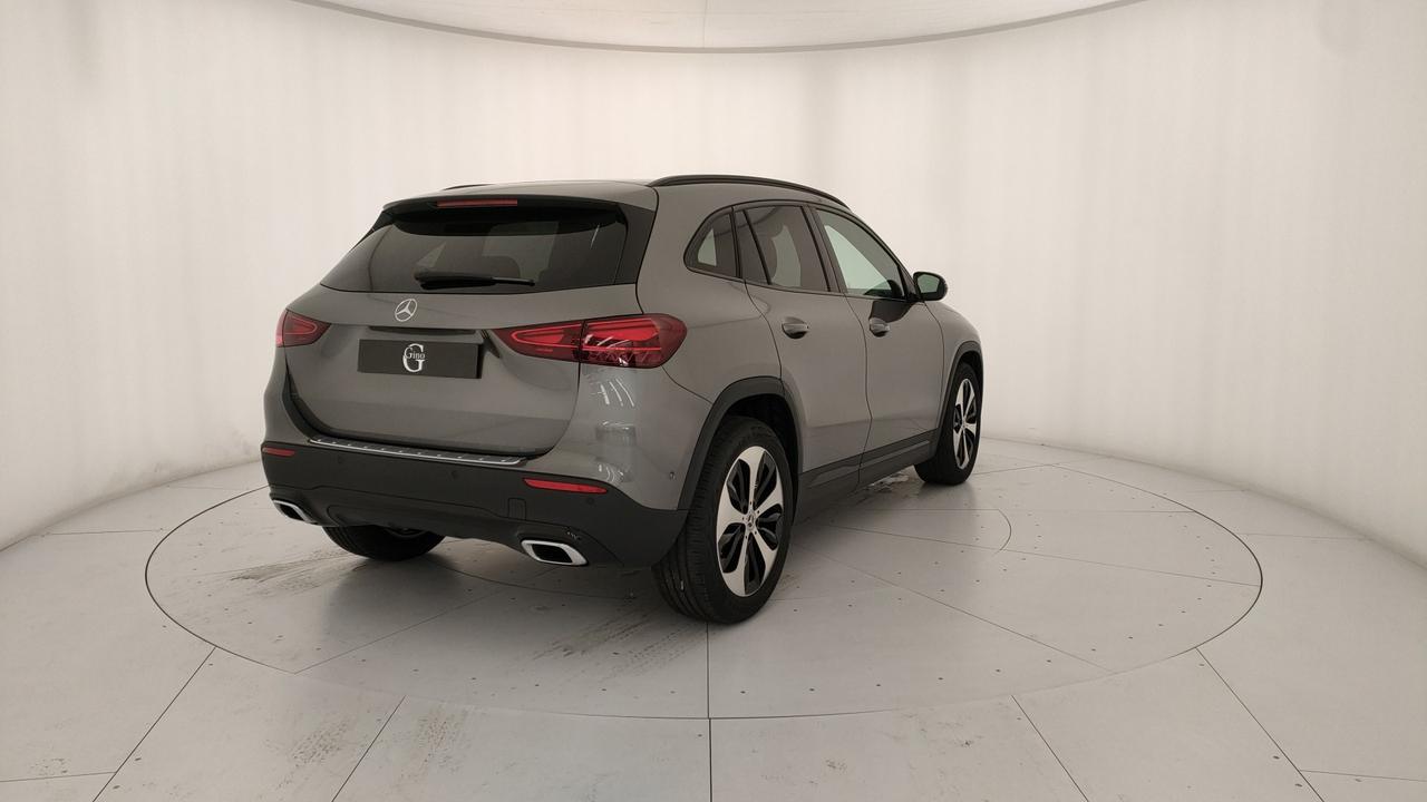 Mercedes-Benz GLA 180 d Automatic