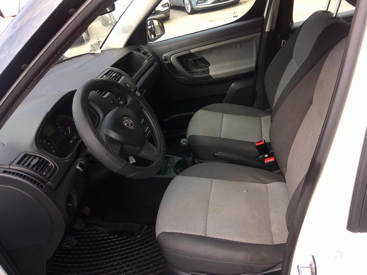 Skoda Roomster 1.6 TDI CR 90CV Scout 13