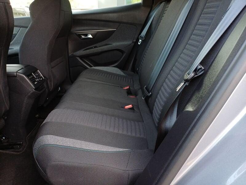 Peugeot 3008 3008 1.5 130cv eat8 GANCIO TRAINO