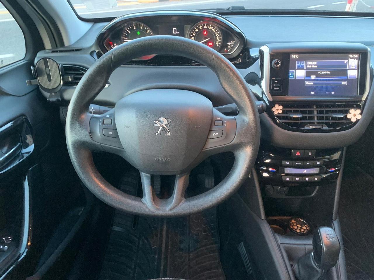 Peugeot 208 5 porte NEOPATENTATI
