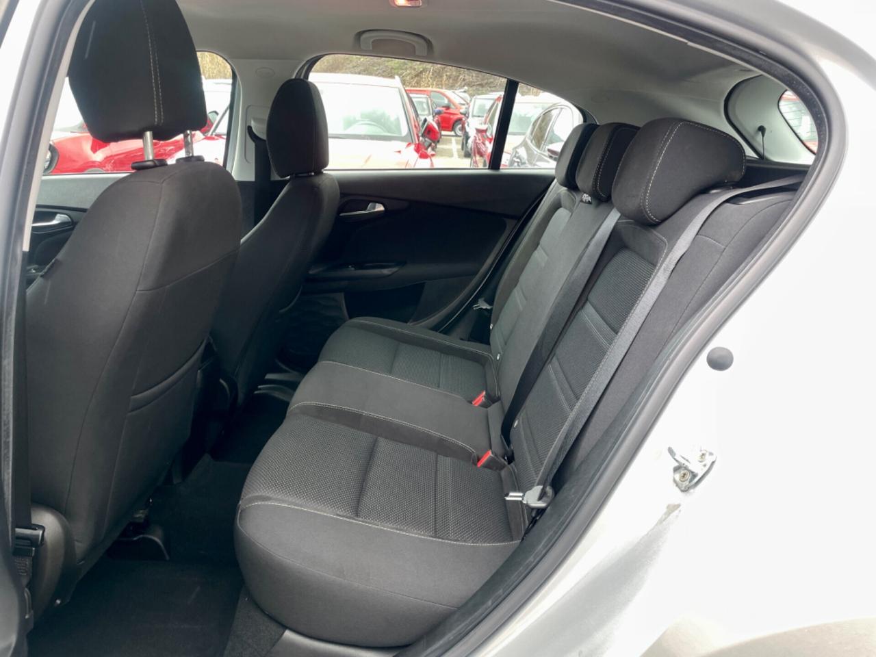 Fiat Tipo 1.3 Mjt 5P ALCANTARA-RADAR-NAVI