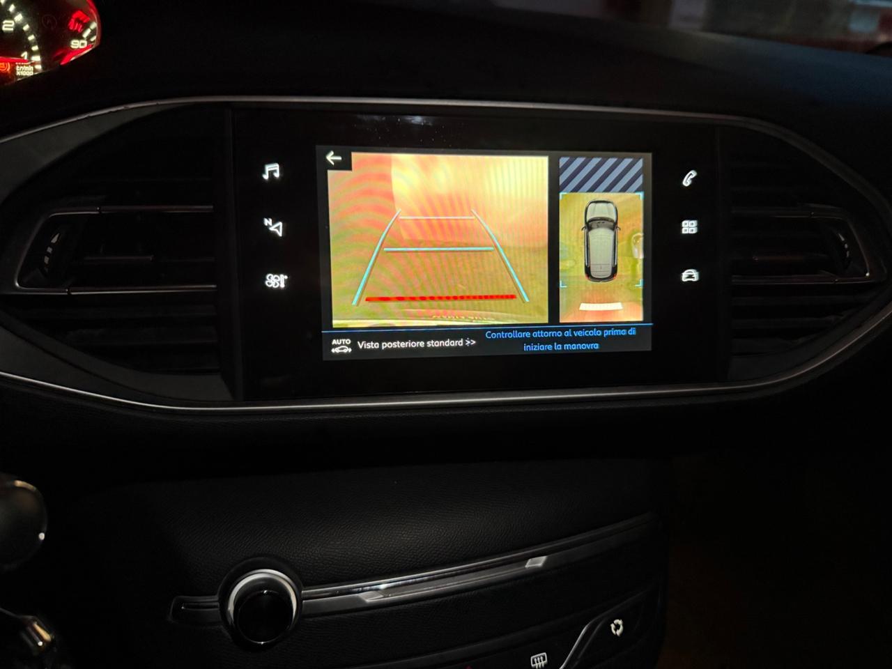 Peugeot 308 1.2 Turbo Benzina POCHI KM 2021 NEOPAT