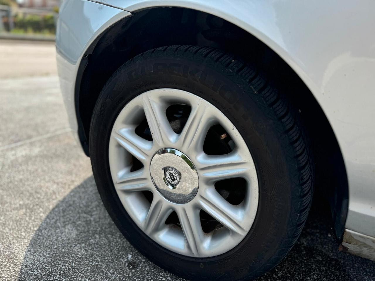 Lancia Ypsilon 1.2 Argento -Neopatentati