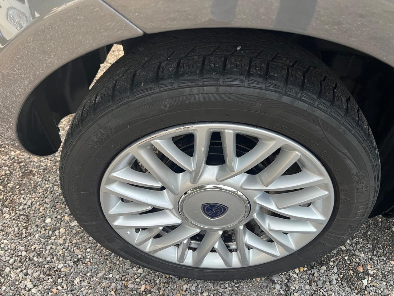 Lancia Ypsilon 1.2 69 CV 5 porte S Momodesign*NEOPATENTATI