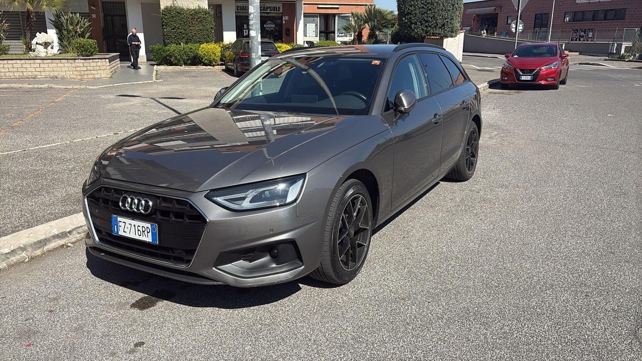 Audi A4 30 TDI/136 CV S tronic line edition
