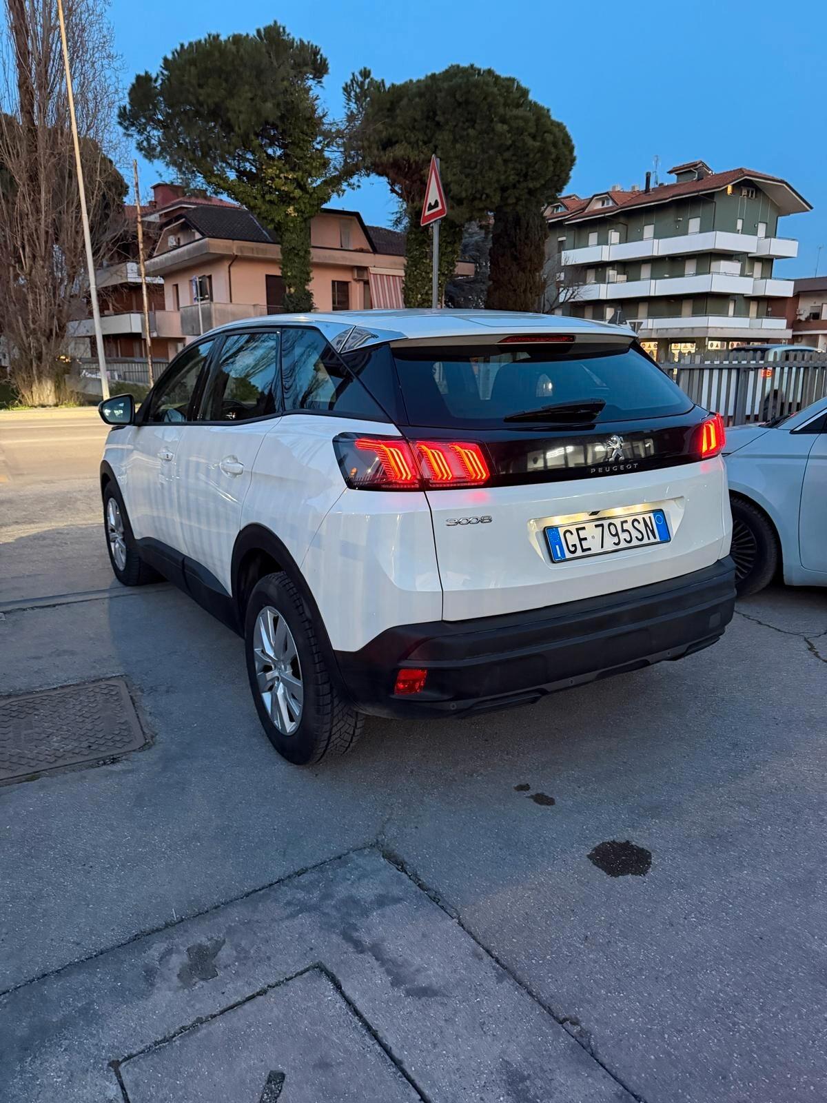 Peugeot 3008 BlueHDi 130 S&S EAT8 Active Business NESSUN VINCOLO