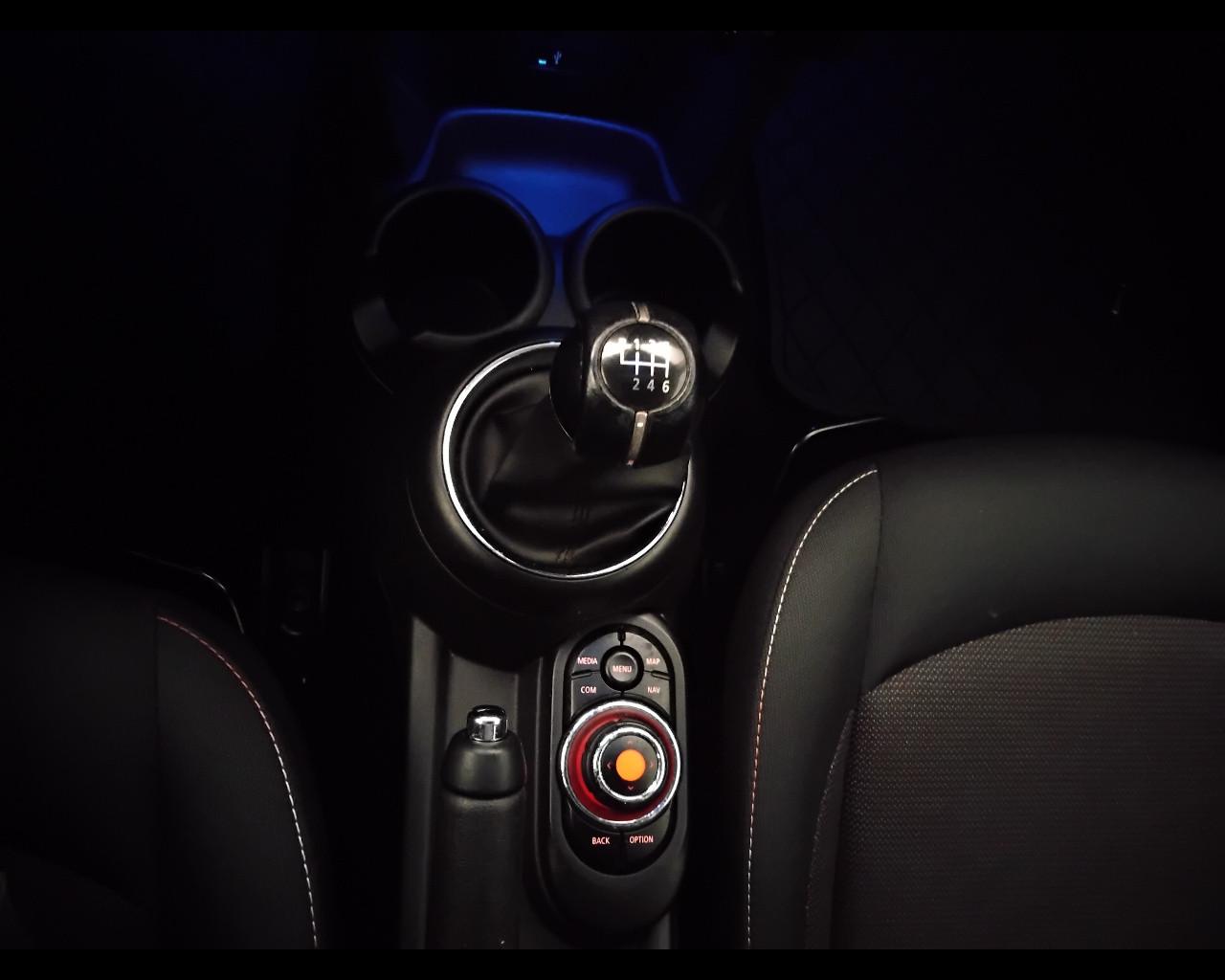 MINI Mini IV F55 2018 5p - Mini 5p 1.5 Cooper D Business XL