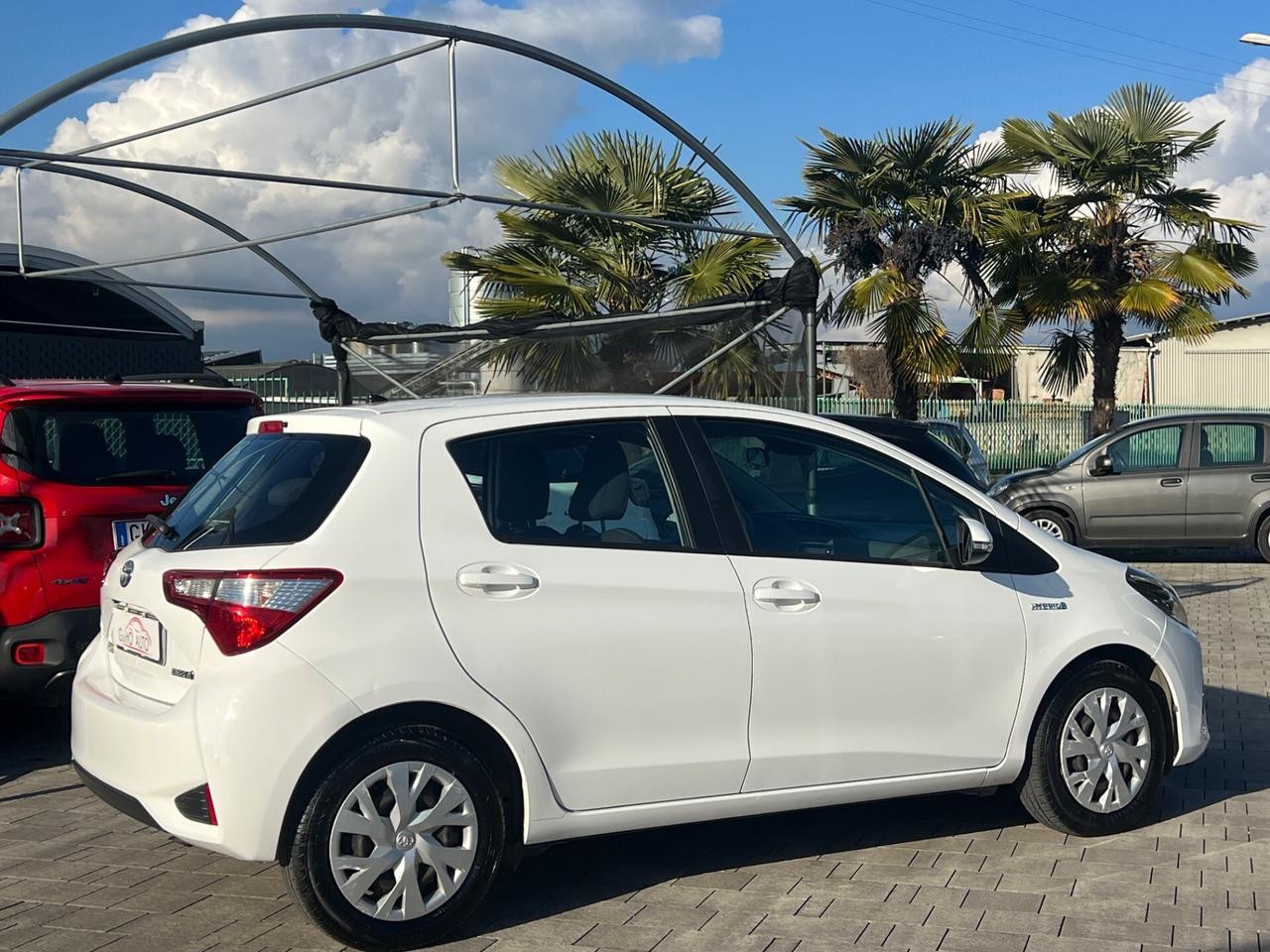 Toyota Yaris 1.5 Hybrid 5 porte Business