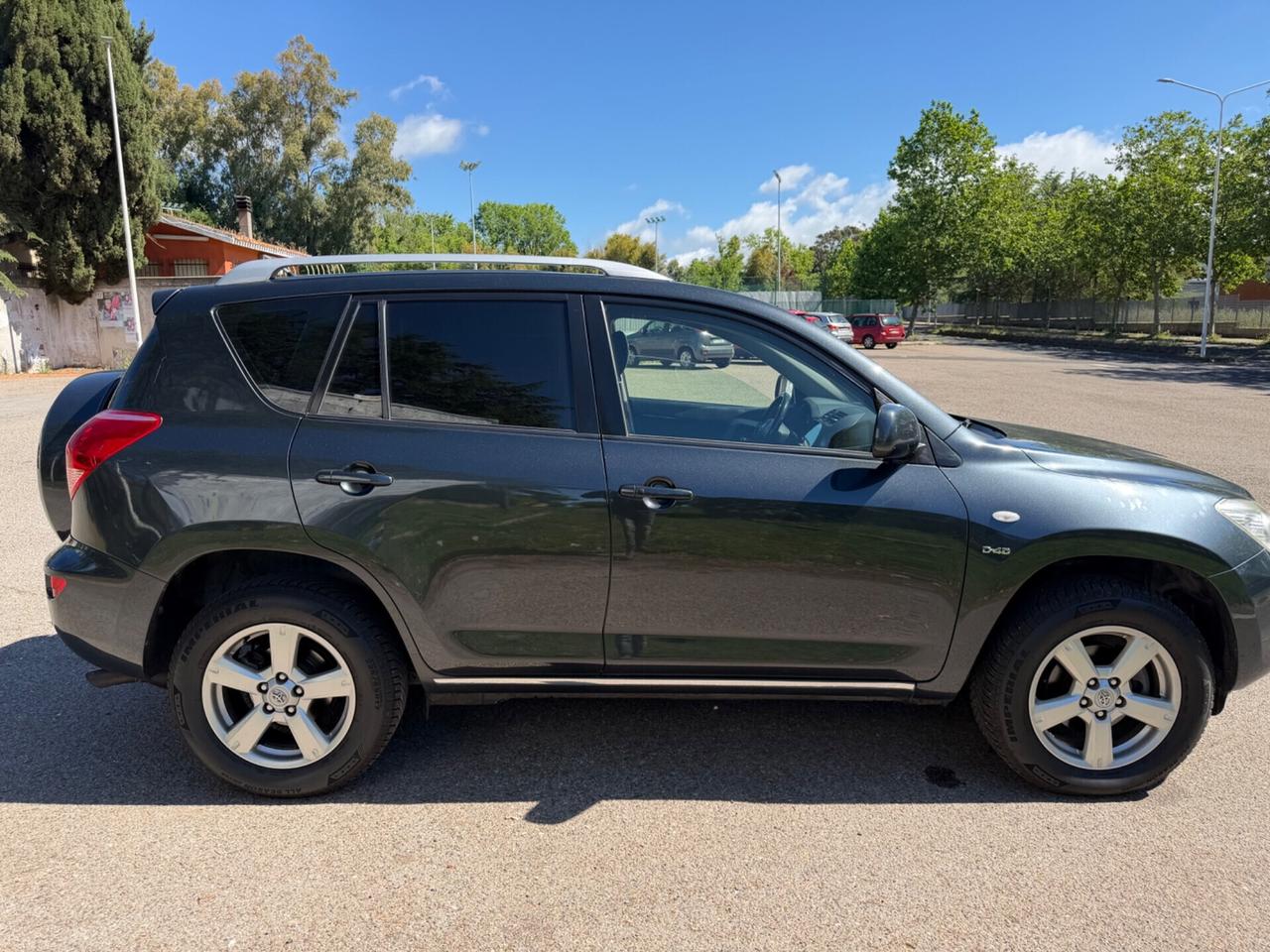 Toyota RAV 4 2.2 D-4D 136 CV tenuto maniacalmente